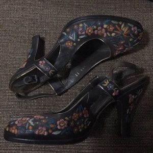 Beautiful Embroidered Dries Van Noten slingback